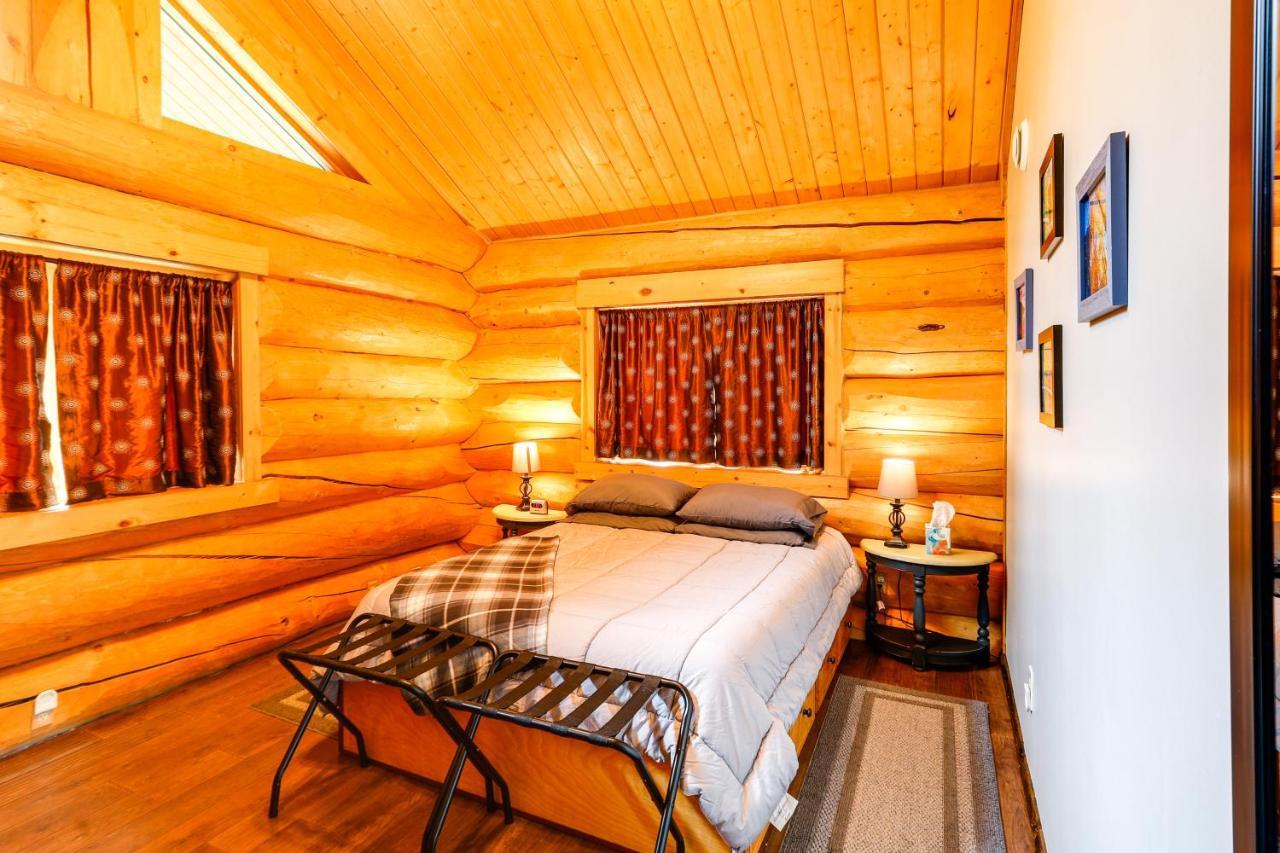 Riverside Log Cabin On-Site Aurora Viewing! North Pole Kültér fotó